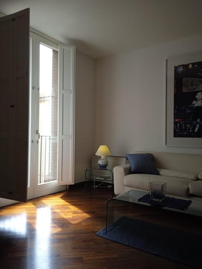 Olimpia Apartment City Center ซาแลร์โน ภายนอก รูปภาพ