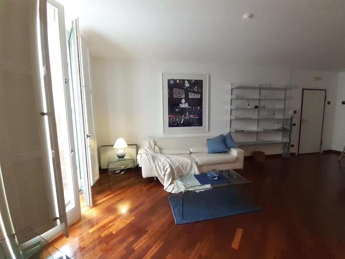 Olimpia Apartment City Center ซาแลร์โน ภายนอก รูปภาพ